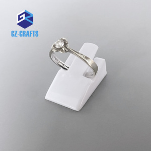 Acryl-Ringhalter für Theke, Einfaches Design, Weißer PC-Ringständer zur Einzelring-Präsentation - Product Image 1