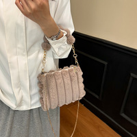 Sac à main en peluche pour femme, nouvelle collection Printemps 2025, décontracté, polyvalent, avec chaîne et fermeture éclair, sac à bandoulière et fourre-tout pour femme, vente en gros transfrontalière