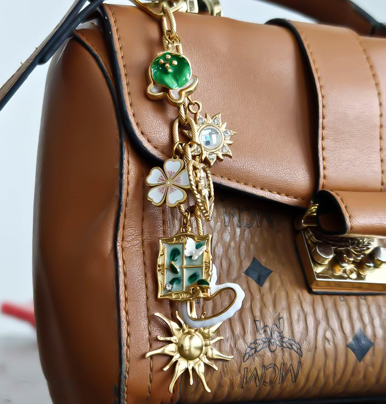 Best Selling Designer Key Purse Charms Elegant Handbag Accessories - Main Image