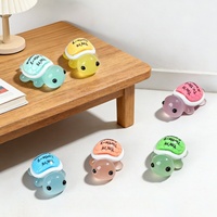 Accessoires en résine Kawaii avec impression de lettres, tortue lumineuse, pendentif animal en résine, breloques tortue en résine qui brillent dans le noir pour la décoration