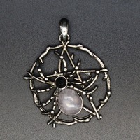 Pendentif Araignée en Argent Antique avec Toile, Pierre Précieuse Guérisseuse, Design Arachnide d'Halloween, Breloque Araignée Faite à la Main pour Bijoux DIY
