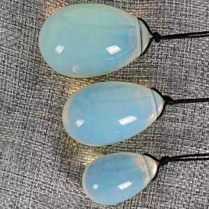 Huevo Yoni de Opalita Natural, Piedra Preciosa Tallada, Colgante de Huevo, Joyería de Piedra Pulida para Mujer - Product Image 1