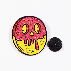 Fabrication sur mesure sans MOQ, design anime personnalisé, vente chaude, épinglette en émail dur Demon Slayer avec impression effet verre teinté - Product Image 6