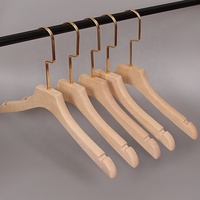 Cintre en bois de luxe écologique antidérapant, logo personnalisable, design moderne premium à un seul niveau, gain de place pour magasin