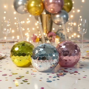 Gobelet de fête en plastique en forme de ballon de football 20oz avec paille, réutilisable en PET, couleur personnalisée, logo personnalisé, vente en gros - Product Image 1