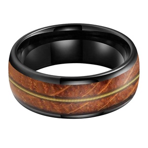 Bague Coolstyle en tungstène noir avec incrustation de corde de guitare en bois de fût de whisky de 8 mm pour hommes et femmes, idéale pour fiançailles et mariage - Product Image 2