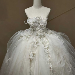 Robe de mariée élégante Spjy011 en satin ivoire, longueur ras du sol, sans bretelles, avec traîne Watteau, perles, appliques en dentelle et tulle scintillant - Product Image 3