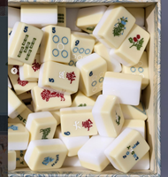 Jeu de tuiles de mahjong américain Remsen Sidney - 160 tuiles, finition caramel personnalisée et tapis de jeu rétro inclus