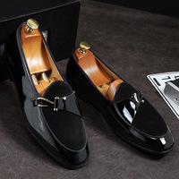 Mocassins en cuir verni patchwork pour hommes, chaussures habillées à enfiler avec boucle métallique, mocassins décontractés à bout pointu pour hommes