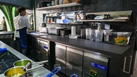 Peralatan Dapur Komersial Hotel Restoran Katering Meja Kerja Stainless Steel Kulkas Kompor Solusi Dapur Satu Atap