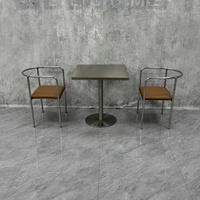 Ensemble table et chaises en acier inoxydable, durable, résistant à l'eau, facile à nettoyer, mobilier d'extérieur moderne pour restaurants et usage domestique