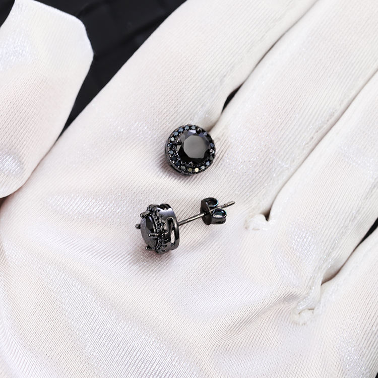 โมอิสซาไนต์สีดำ-ดำ