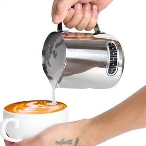 Pichet à mousse de <span class=keywords><strong>lait</strong></span> en acier inoxydable 600 ml avec logo personnalisé, <span class=keywords><strong>pot</strong></span> de <span class=keywords><strong>barista</strong></span> avec poignée et capteur de température, bouilloire à café et thé - Product Image 2