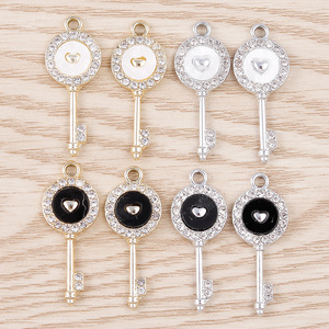 Confezione da 10 pezzi: Ciondolo a forma di cuore alla moda e semplice con accessori in strass, fai da te - Product Image 1