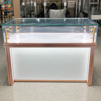 Vitrine à bijoux élégante en aluminium et verre avec éclairage LED pour les projets d'aménagement intérieur de boutiques de luxe modernes et de magasins de détail