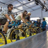 Simulateur de course de vélo interactif Songfa en PVC durable et écologique pour les parcs de jeux intérieurs et les locations de parcs d'attractions