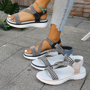 Sandales plates à plateforme pour femmes, style sportif et tendance, à bout ouvert, en PU, semelle extérieure en EVA, fermeture à boucle - Product Image 1