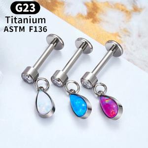Pendiente Labret Diseño de estambres de plata atemporal con picnics amarillos brillantes Cartílago roscado interno de aleación de titanio de ASTM-F-136 - Product Image 1