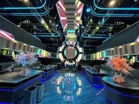 Écran LED d'intérieur pour table de DJ Ktv Cabine de DJ Discothèque Bar Personnalisé 65 SDK flexible P4 Panneau d'affichage LED d'intérieur