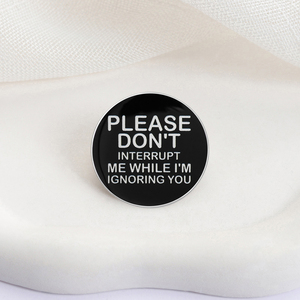 Broche en émail « Veuillez ne pas me déranger pendant que je vous ignore » - Broche drôle et sarcastique avec citations sociales - Badge de revers - Bijoux - Product Image 3