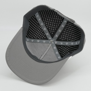 Casquette de baseball perforée découpée au laser en polyester imperméable à 5 panneaux avec logo personnalisé en PVC pour le sport et le golf - Product Image 6
