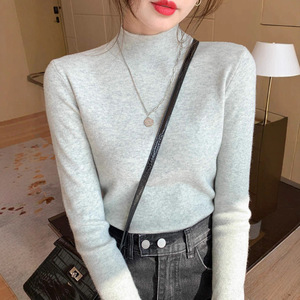 เสื้อถักไหมพรมผู้หญิง คอสูง แขนยาว สีพื้น ทรงเข้ารูป สำหรับฤดูใบไม้ร่วงและฤดูหนาว เสื้อชั้นใน ไซส์เดียว - Product Image 4