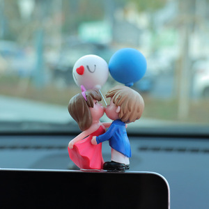 Décoration de voiture Ai Cheng, figurines de couple en plastique pour la console centrale, décoration intérieure de voiture - Product Image 4