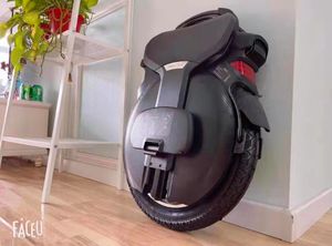 Monociclo Eléctrico InMotion V11, 31 mph, 75 Millas de Autonomía, con Suspensión Ajustable Integrada, Conducción Segura y Cómoda - Product Image 2