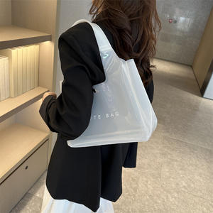 OEMパーソナライズソフト刺繍ボタンPVCトートバッグカスタムプリント透明ショルダー夏ビーチバッグ女性ハンドバッグ - Product Image 3