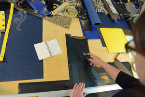 Borsa a Tracolla Classica Rock in Materiale Mat-b Personalizzata di Lusso Edizione Limitata Stampa Animalier Fatta a Mano Personalizzazione Ecologica - Product Image 3