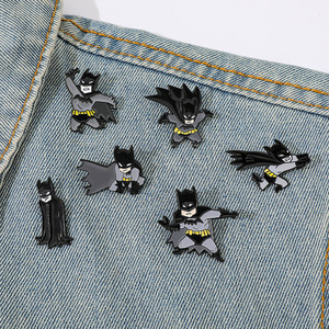 Spilla in Metallo Marvel <span class=keywords><strong>Batman</strong></span>, Accessorio Decorativo Creativo di Alta Qualità per Abbigliamento e Borse, Vendita all'Ingrosso di Spille Durevoli - Product Image 2