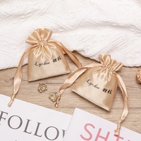 Petite pochette à cordon en satin de luxe logo personnalisé en flexographie pour bijoux emballage de cadeaux sacs d'emballage textile de luxe