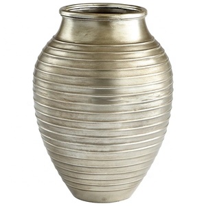 Jardinière en métal exotique fabriquée à la main de haute qualité Pot de fleur fait à la main fantaisie nouveau Design finition à la mode Pot de plante en métal fantaisie - Product Image 1