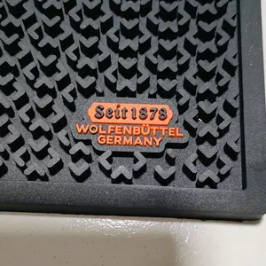 2024 Schlussverkauf rutschfeste PVC-Gummi-Stäbchenmatte mit Logo Gummi-Alkoholdosenläufer für Stangen