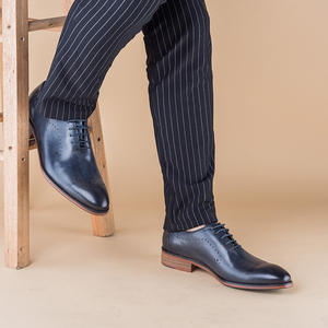 Chaussures en cuir de vachette pleine fleur pour jeunes hommes, à bout rond, grande taille, à lacets, motif gravé, respirantes, style Oxford. - Product Image 5