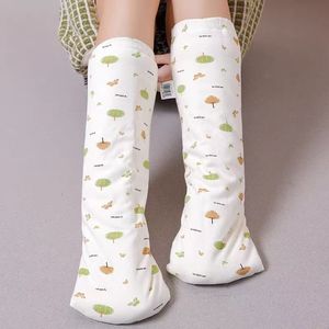Calcetines hasta la rodilla para mujer, hasta media pantorrilla, térmicos, cálidos, de fibra de poliéster, con estampado de Anime, para dormir en casa, otoño e invierno - Product Image 1