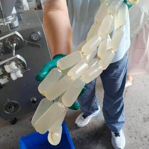 Máquina automática de llenado y enlazado de salchichas al vacío, línea de producción de salchichas para <span class=keywords><strong>hot</strong></span> dogs y frankfurters con sistema de colgado automático - Product Image 5