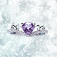 Exquisiter Designer 18K Rosa Saphir Kronen-Ring mit Diamanten-Einlage Klassischer Modeschmuck Hochzeit Personalisierbar