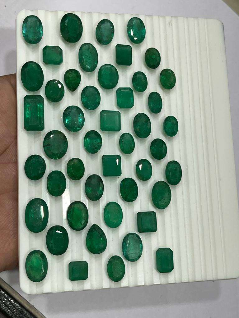 สีเขียว