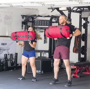 Muestra gratuita: Sandbag Pro - Saco de arena para entrenamiento con triple cierre, bolsa de llenado y correas de nailon reforzadas - No incluye arena - Product Image 3