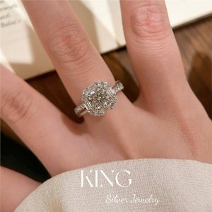 Bague en argent sterling S925 sertie de diamants, forme fleur, pour femme, de la marque King Silver Jewelry. - Product Image 3
