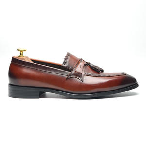 Chaussures décontractées rétro personnalisées pour hommes, chaussures habillées à bout pointu, chaussures décontractées d'automne, chaussures habillées et Richelieu en cuir pour hommes, directement de l'usine - Product Image 4