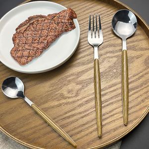 Juego de cubiertos de acero inoxidable al por mayor con mango de plástico y madera, estilo portugués, para bodas y el hogar (cuchillo, tenedor y cuchara) - Product Image 3