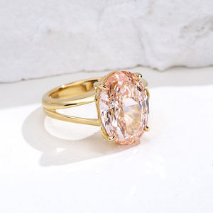 แหวนเพชรชมพูทรงรี 18K รุ่น MSR-2055 ของ Messi Jewelry สำหรับผู้หญิง - Product Image 2