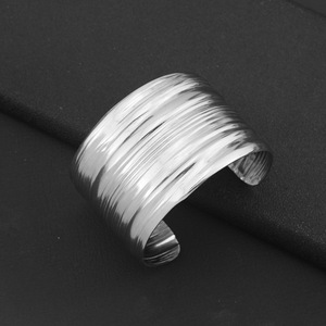 Pulsera Irregular Ajustable de Acero de Titanio Plateado, Diseño de Nicho Popular, Pulseras Sencillas para Mujer, Joyería de Moda - Product Image 5