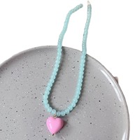Collier Cœur Tendance Couleurs Bonbon pour Femme, Design Original et Mignon, Chaîne Perlée en Acrylique, Style Sportif, Doux et Cool, Bijou Tendance pour Fille Branchée