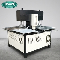 Machine à embosser semi-automatique à double tête haute efficacité pour le formage en relief 3D des tissus de vêtements, de chaussures et de chapeaux