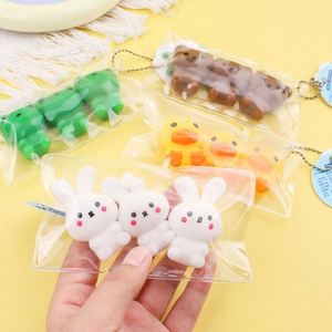 Figuras de Animales Pequeños de TPR, Diseño Creativo de Rana, Patito Amarillo, Osito y Conejito, Venta al Por Mayor - Product Image 1