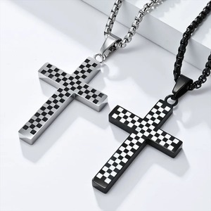 Collar con colgante de cruz de ajedrez de acero inoxidable para hombres y mujeres, estilo hip hop, blanco y negro, amuleto religioso de oración, joyería. - Product Image 1