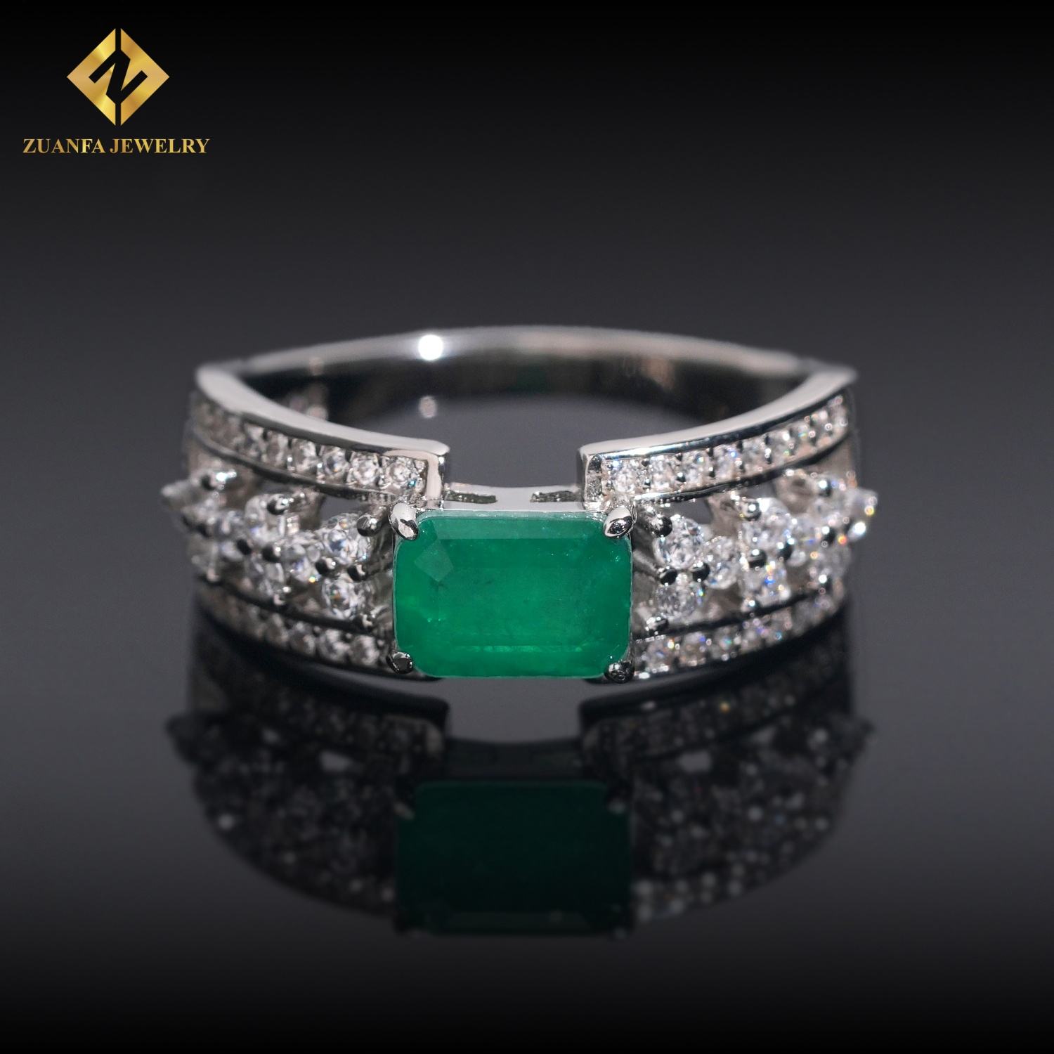 สีเขียว